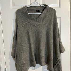 Elegant Gray V-Neck Poncho